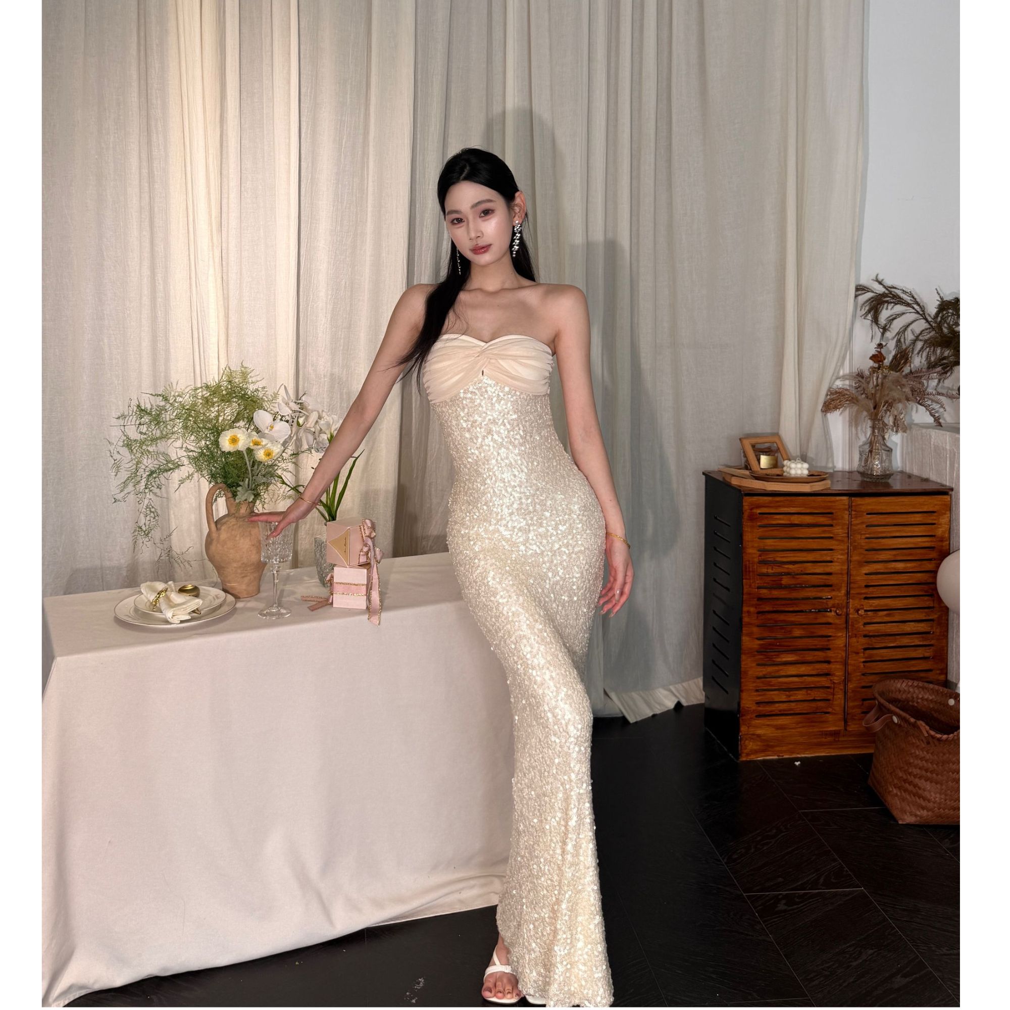 【JINGGUO轻奢】小众设计亮片拼接网纱抹胸性感收腰包臀连衣裙7511