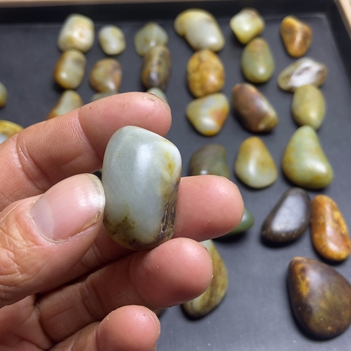 名***剑和田玉（糖玉）未镶嵌珠宝奇石