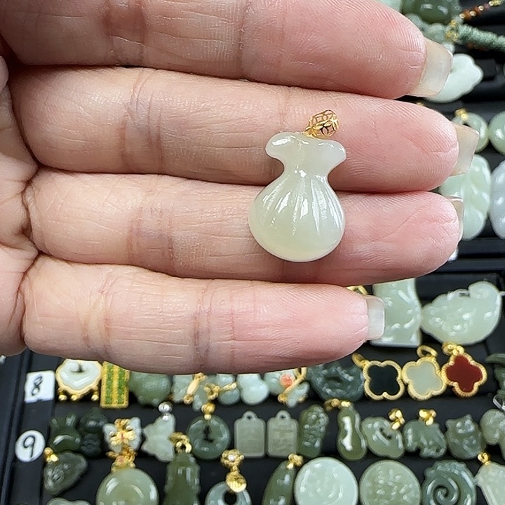 和田玉吊坠(不含链)18K金镶嵌