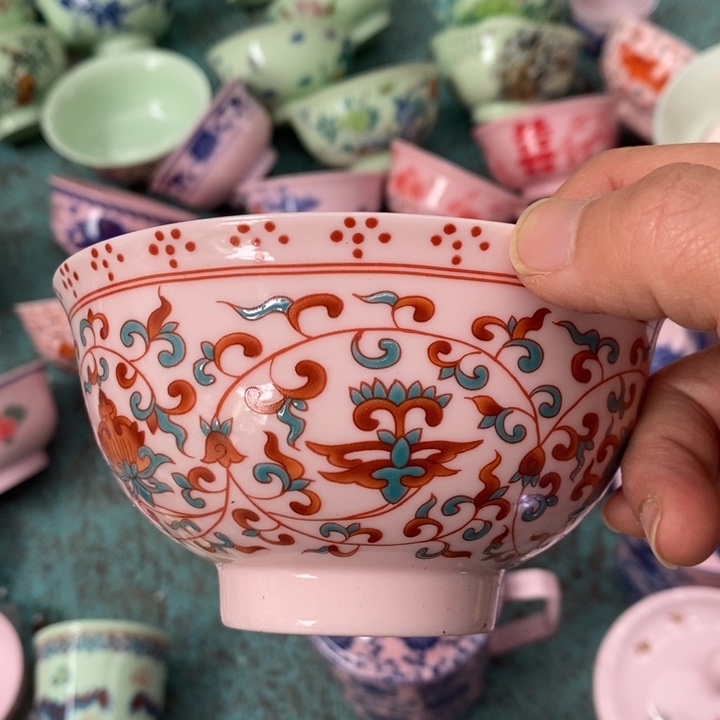 摆件陶红稀土缠枝莲五寸碗