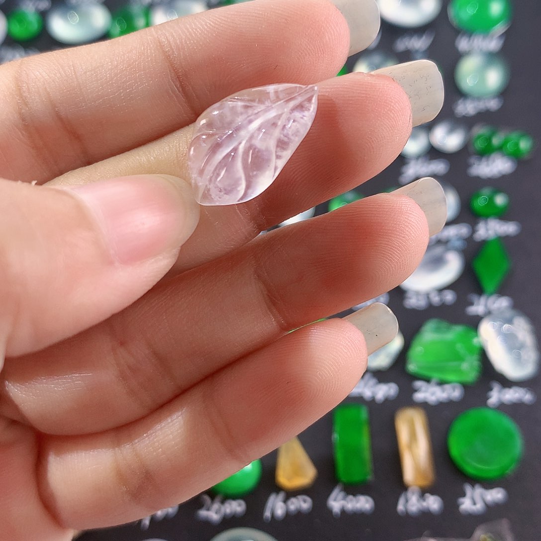 【闪购商品】翡翠颈饰未镶嵌暴风雪棉叶子