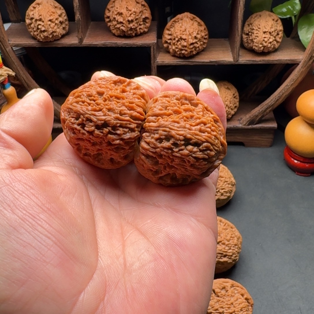 ᐝ***～文玩核桃把件南疆石三角凹底拉丝尺寸40.5