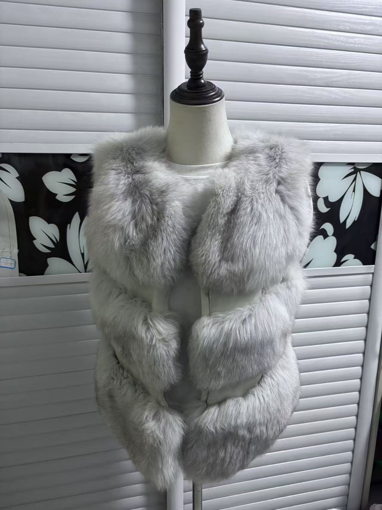 白色短款狐狸毛马甲（默认瑕疵）