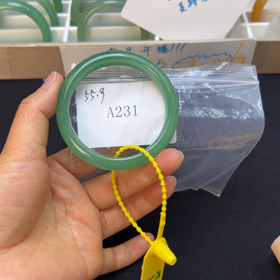 石英质玉未镶嵌手镯