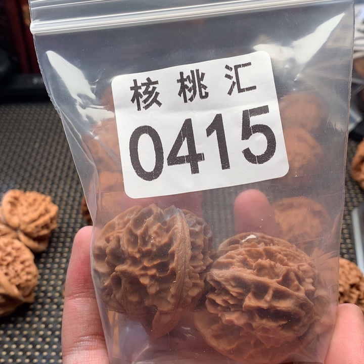 文玩核桃吊坠大龙