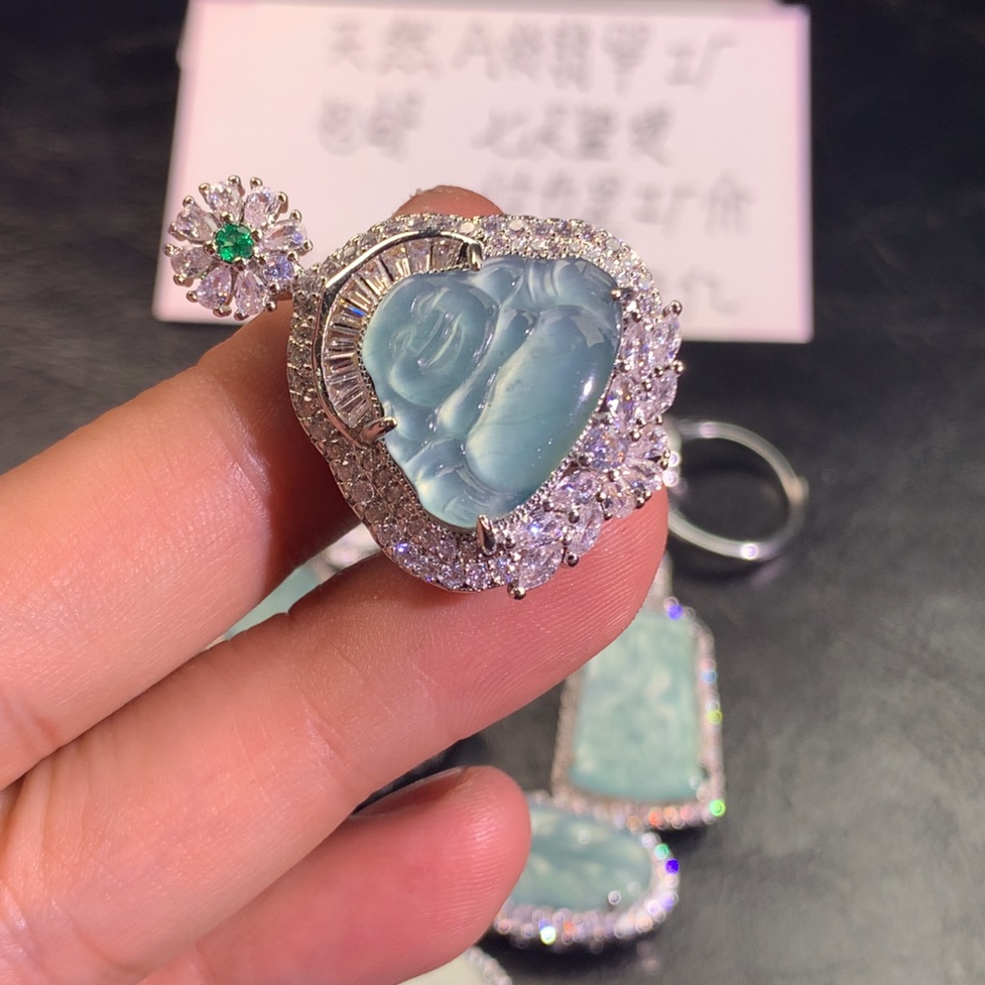 翡翠颈饰未镶嵌佛公