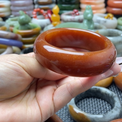 未镶嵌手镯石英质玉