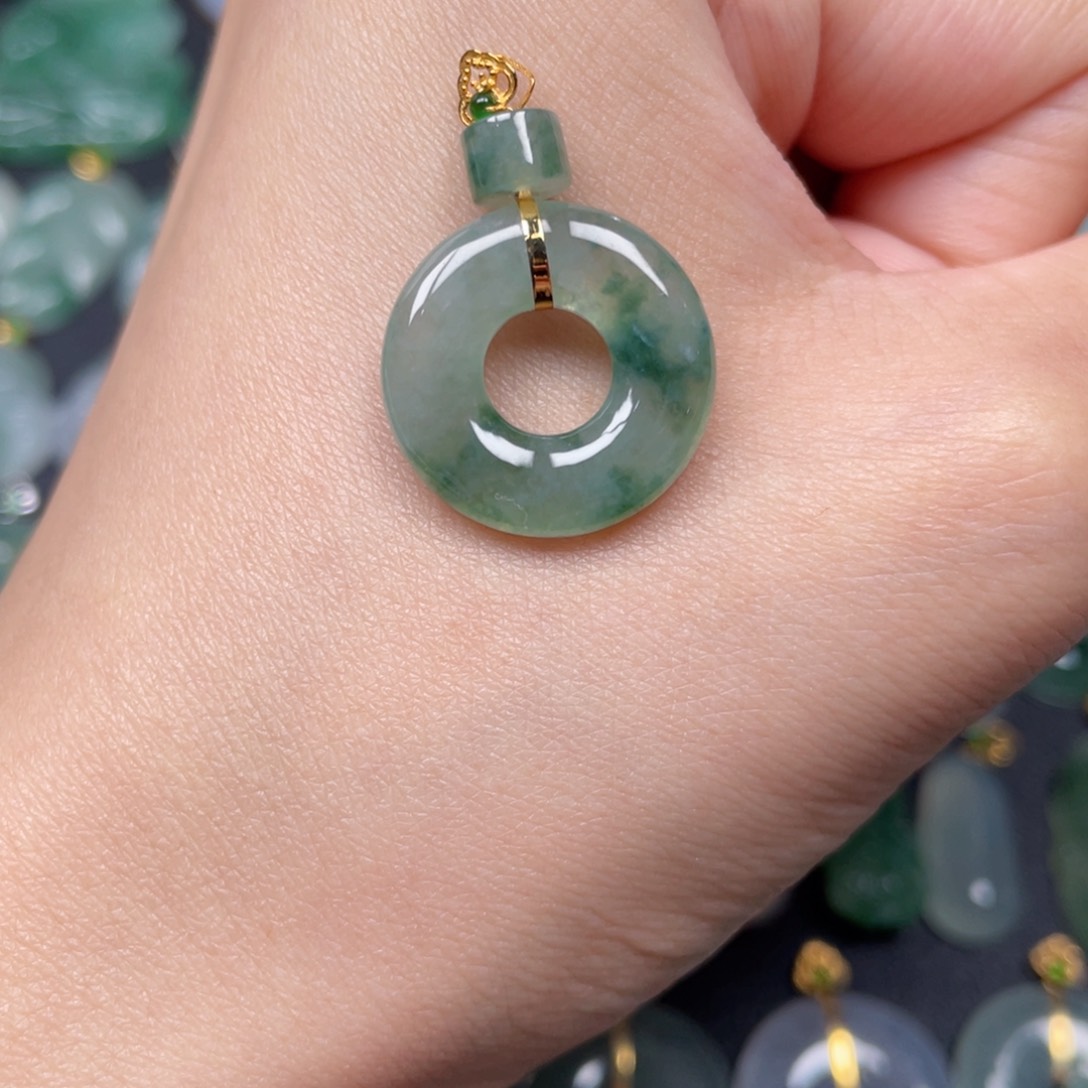 翡翠颈饰18K金镶嵌翡翠