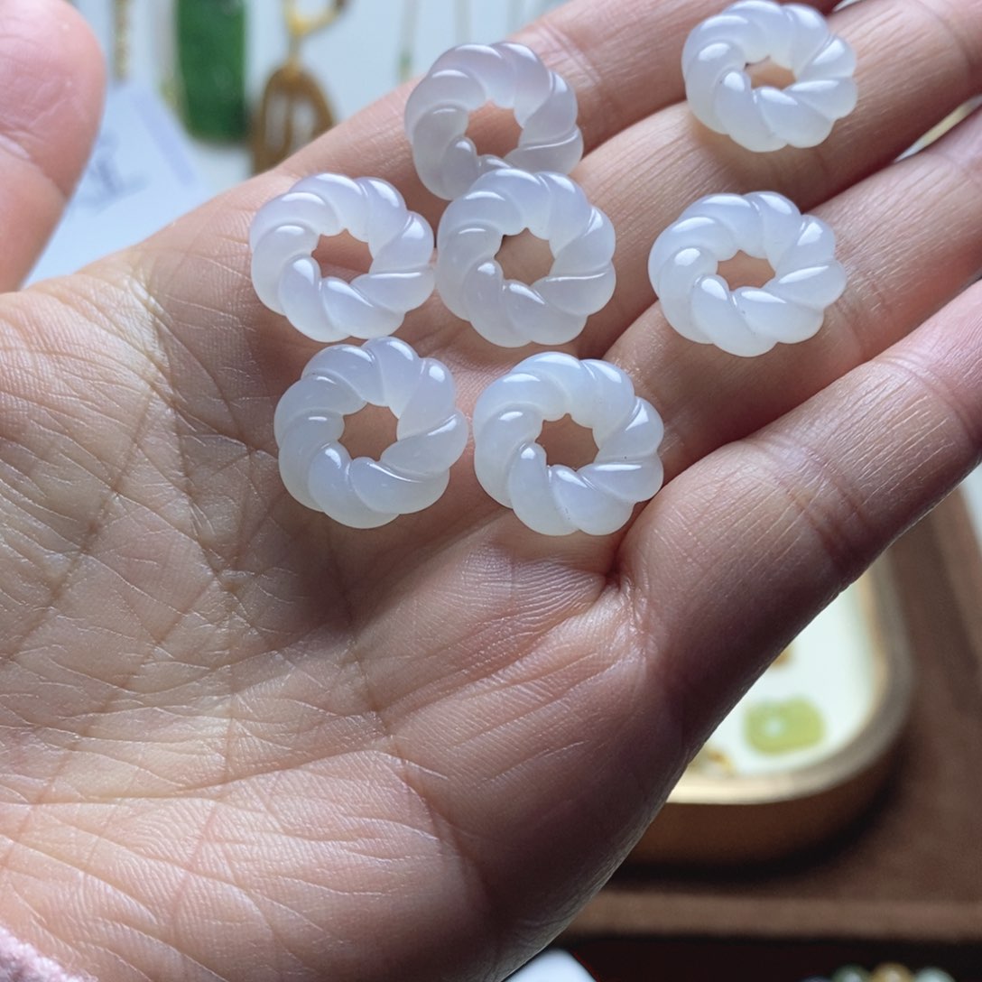 颈饰未镶嵌和田玉白冰莫比乌斯环拍1发1 