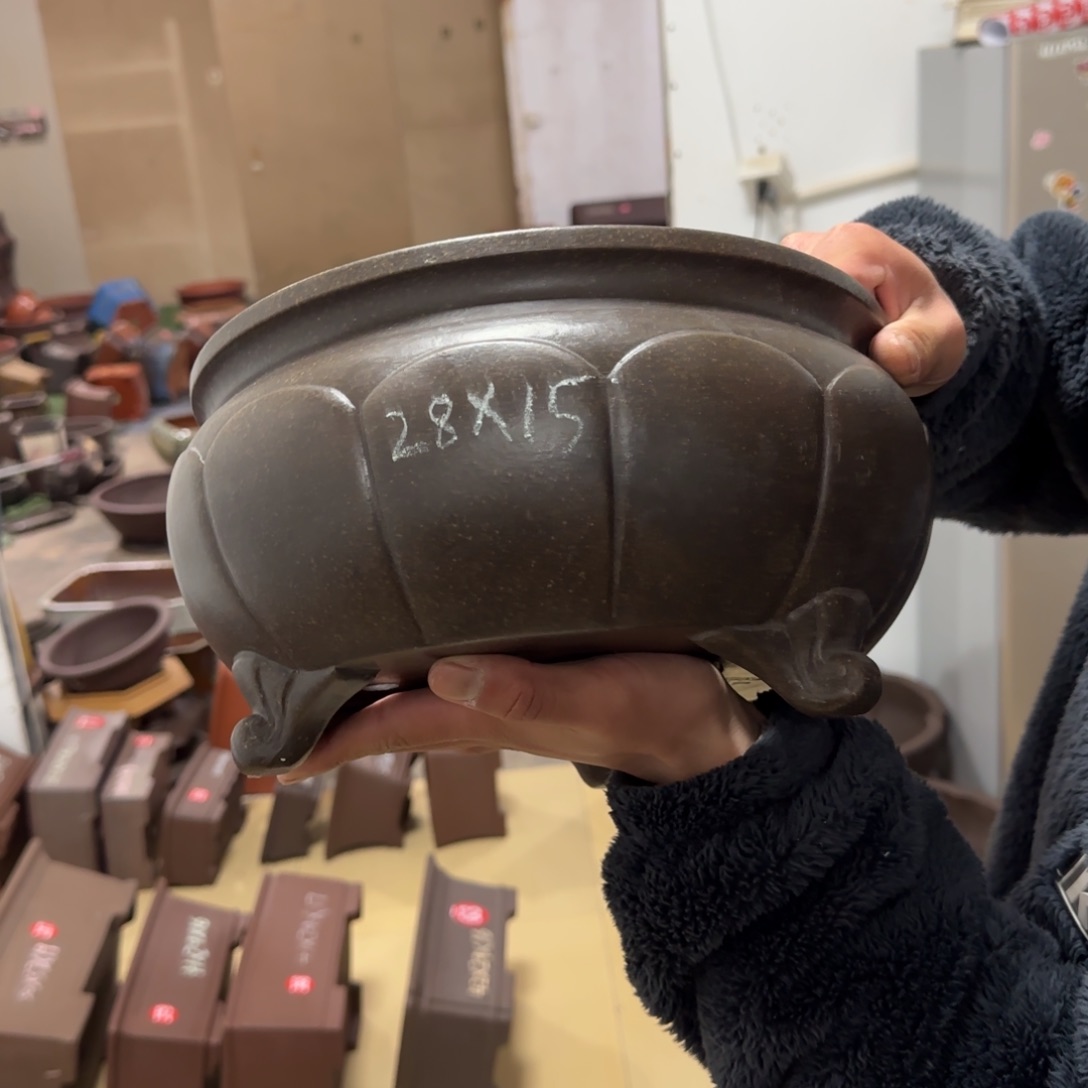 紫砂花盆呜呜呜呜