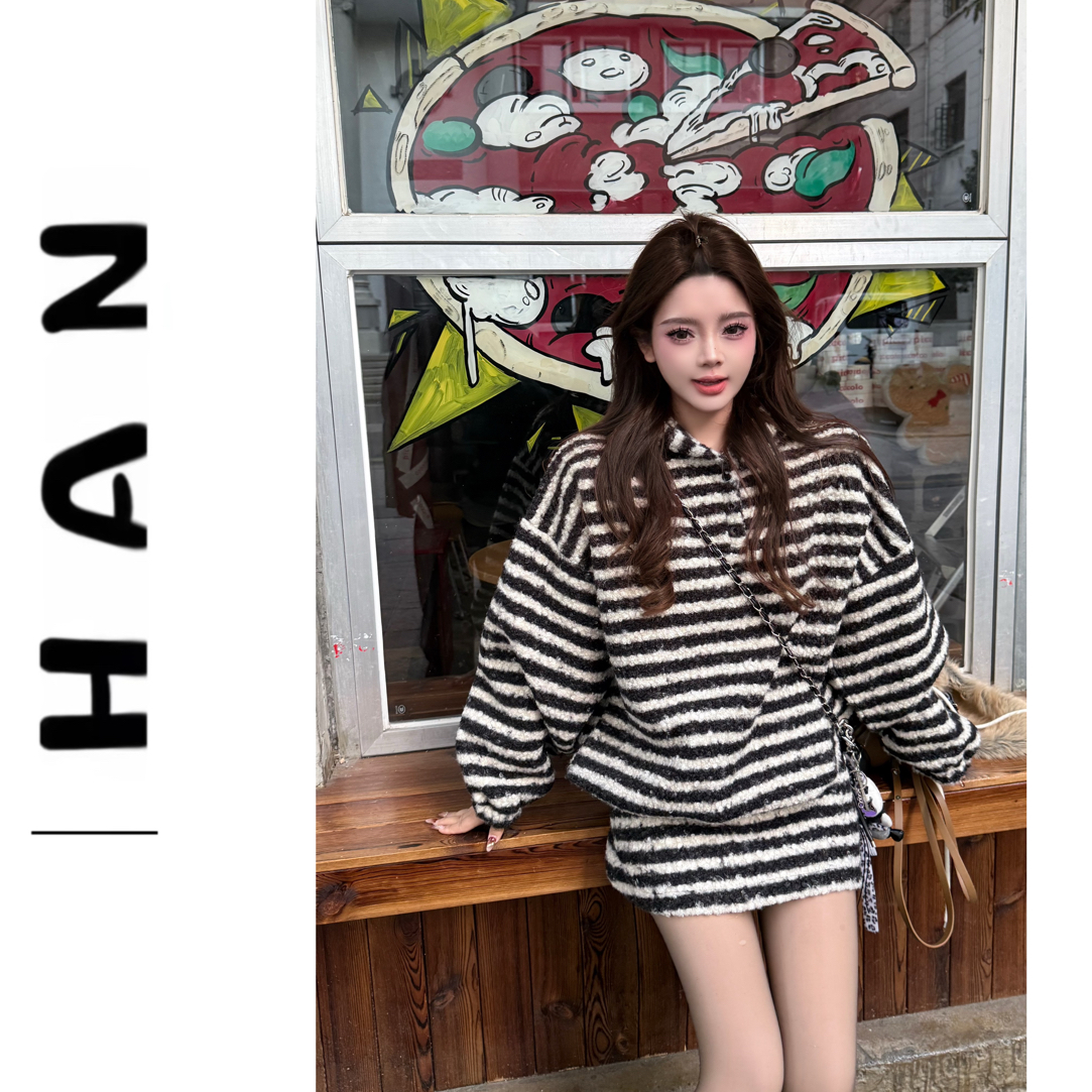 【莫斯科套装】韩系通勤冬季减龄条纹连帽卫衣高腰短裙两件套