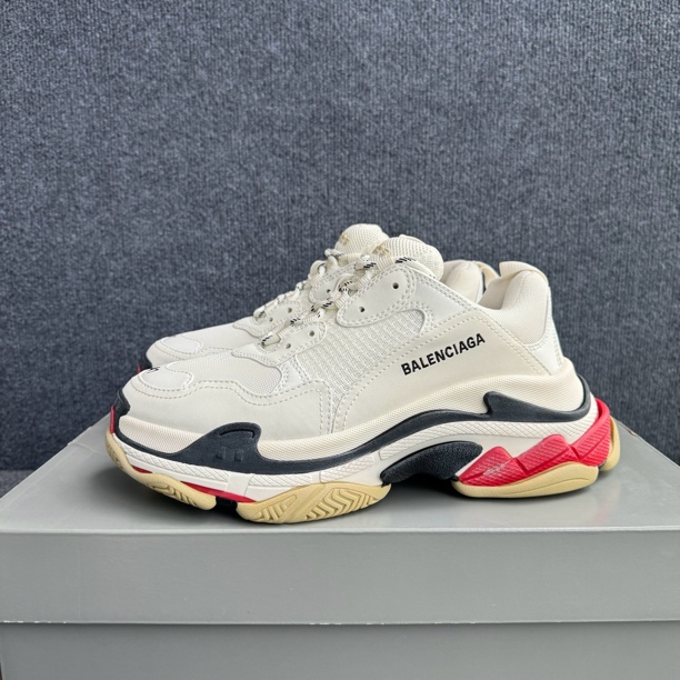 未使用 Balenciaga/巴黎世家 41码 triples 白红做旧 老爹鞋 原盒