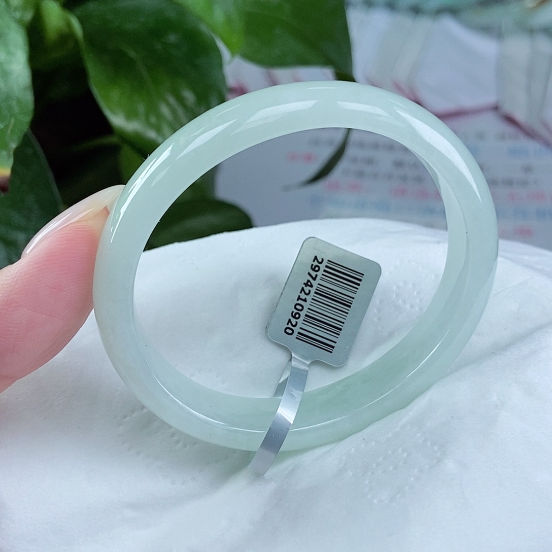 翡翠手镯未镶嵌52贵