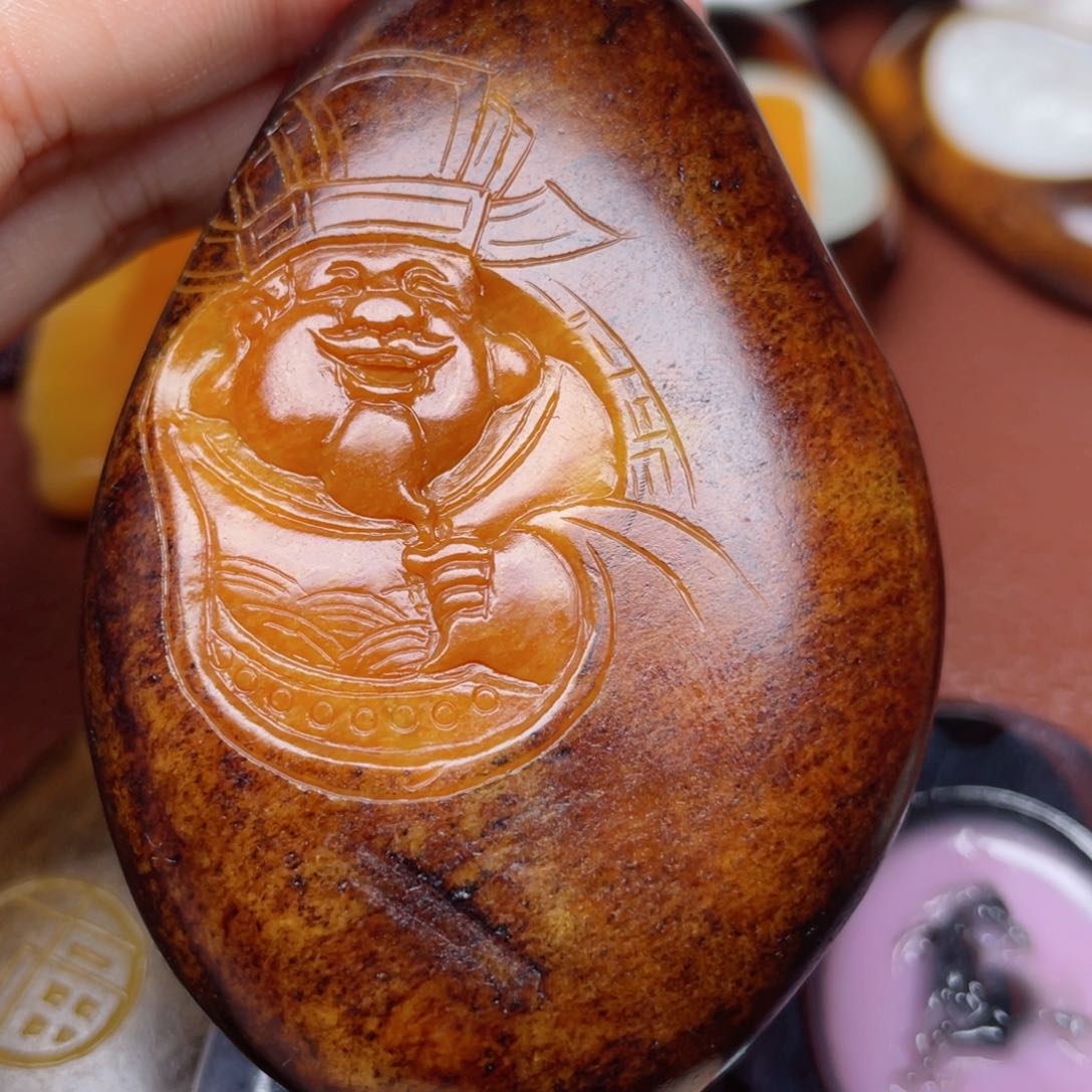 和田玉颈饰未镶嵌好**见