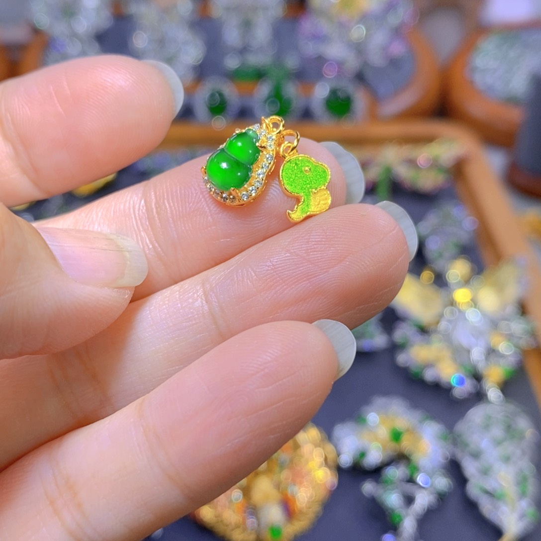 翡翠颈饰银S925镶嵌天然翡翠