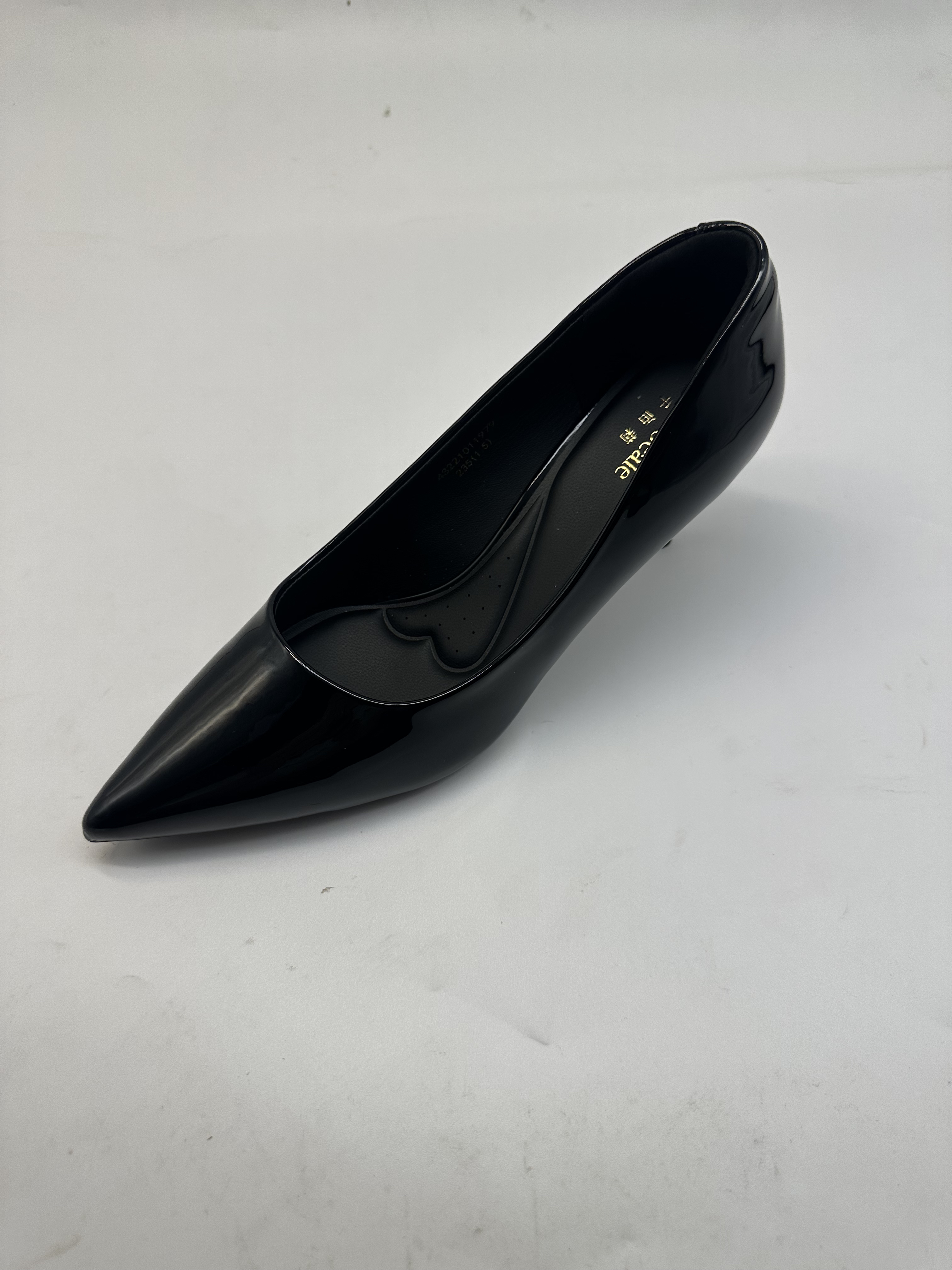 1979女鞋漆皮细跟单鞋