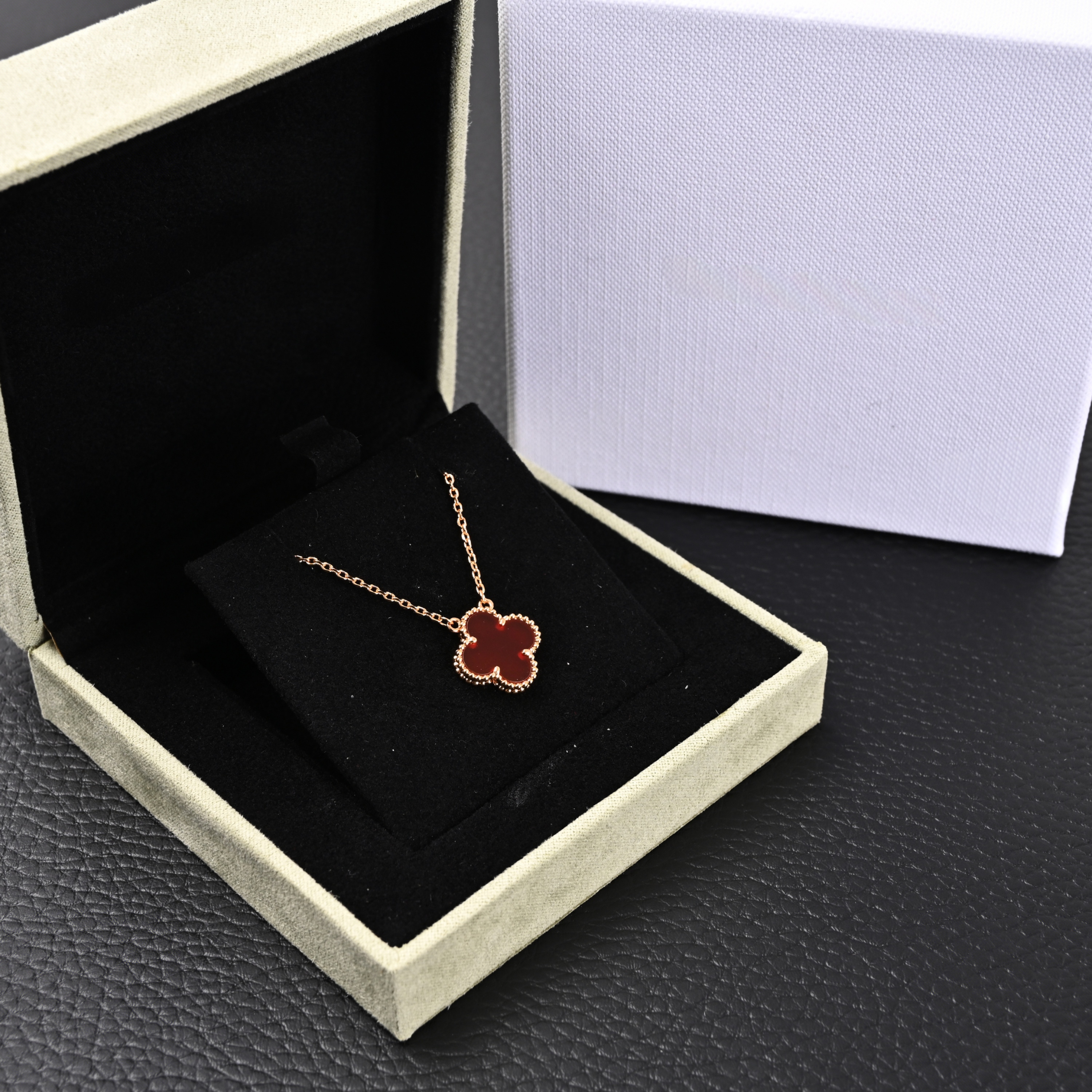  单花项链四叶草轻奢时尚高定