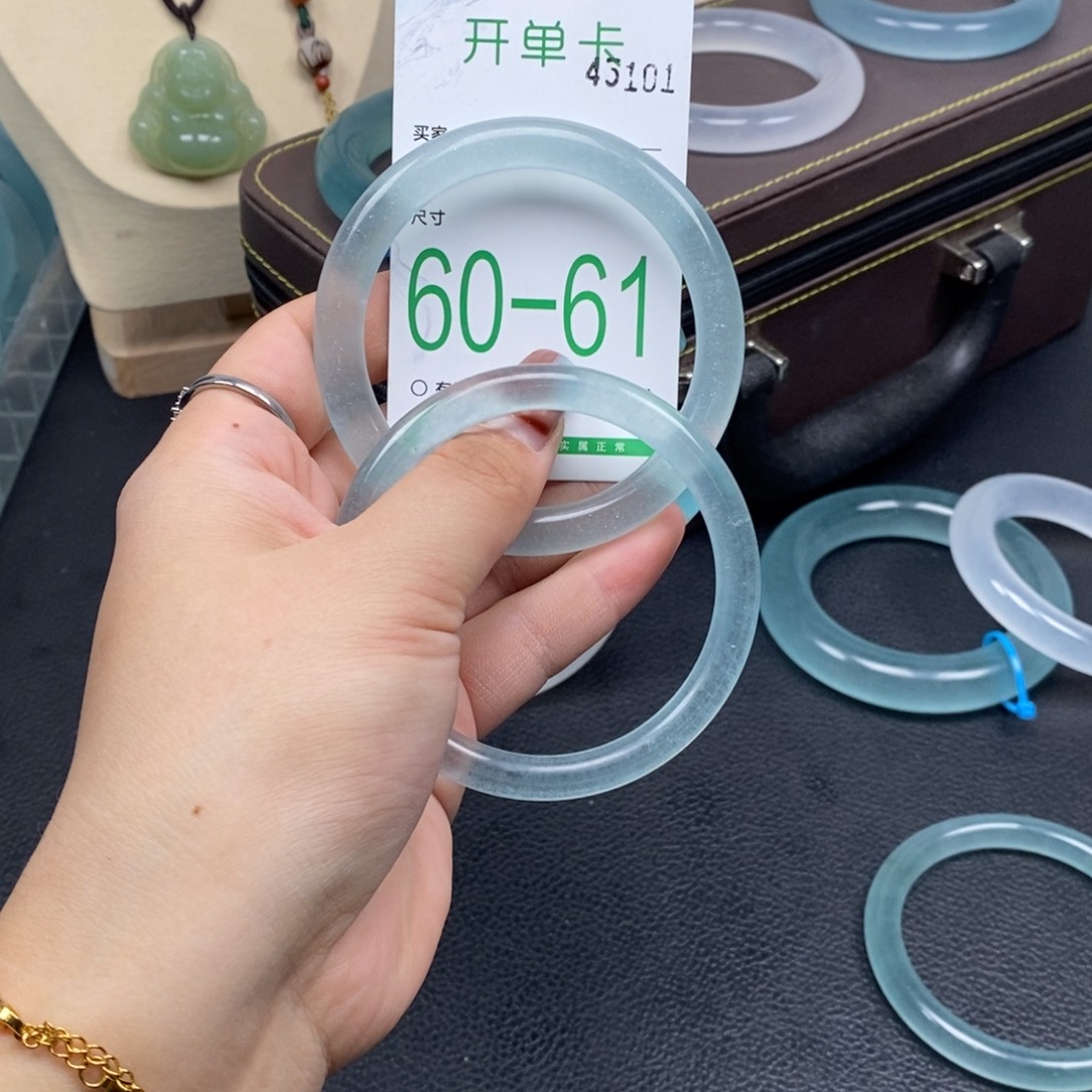 海***文石英质玉未镶嵌手镯