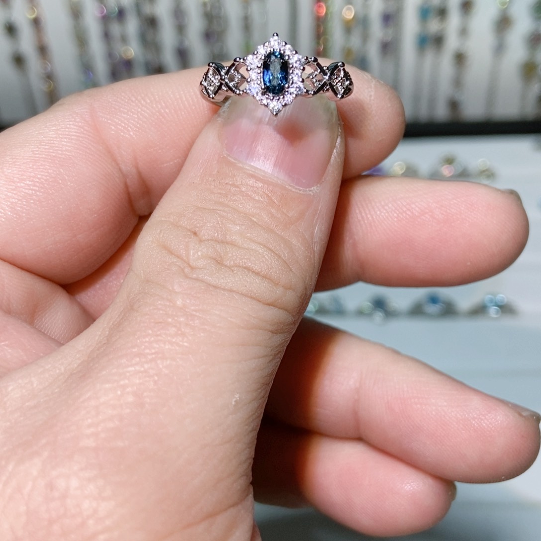 绿水晶戒指银S925镶嵌淘****跳