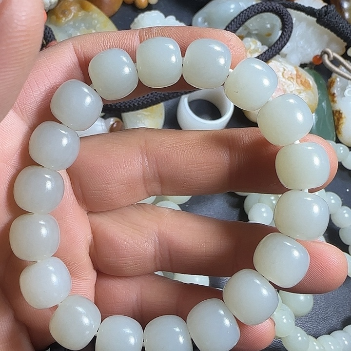 ****目和田玉未镶嵌手链