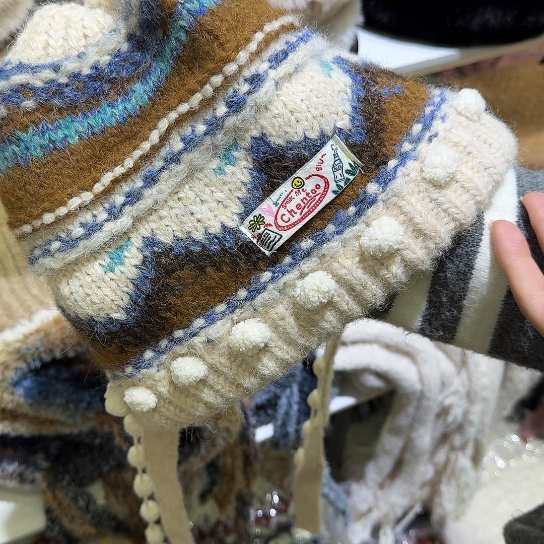 非金属白色毛毛球球