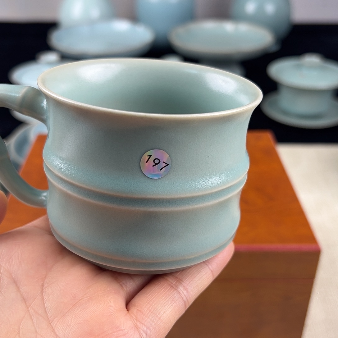 岳***磬瓷摆件仿古釉把手竹节杯编号197微瑕
