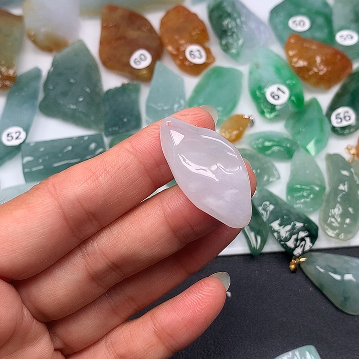 翡翠未镶嵌颈饰随型