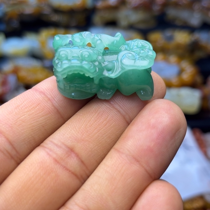 石英质玉（黄龙玉）未镶嵌颈饰