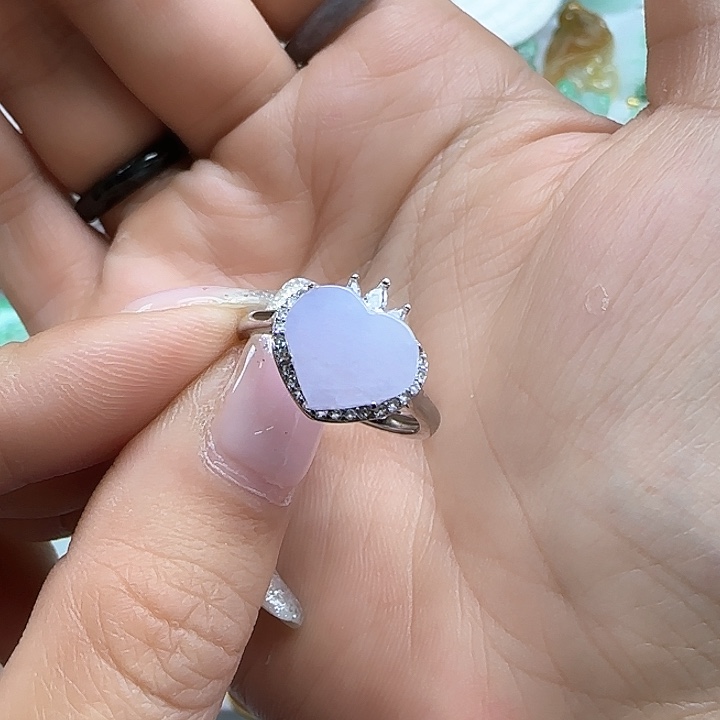 翡翠颈饰未镶嵌心形戒指