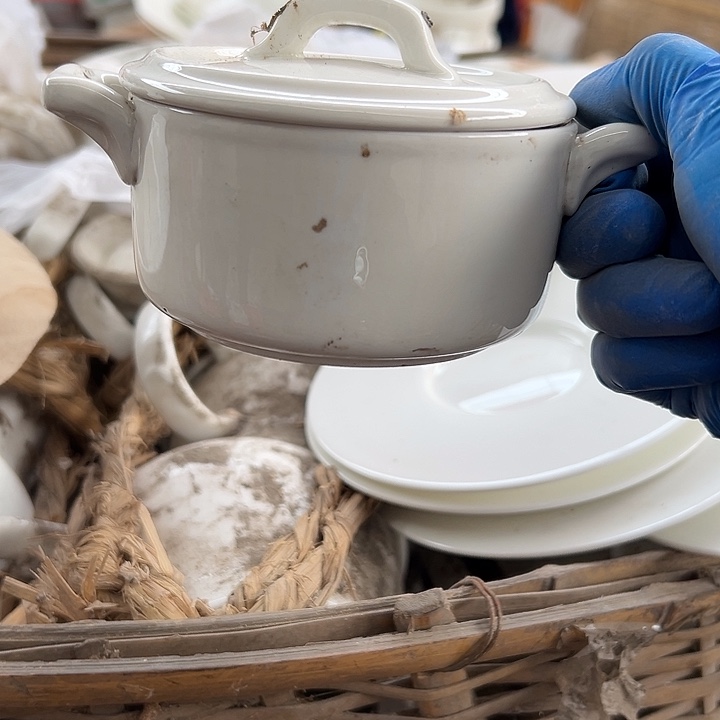 阿***~库存尾货四厂白锅三套m