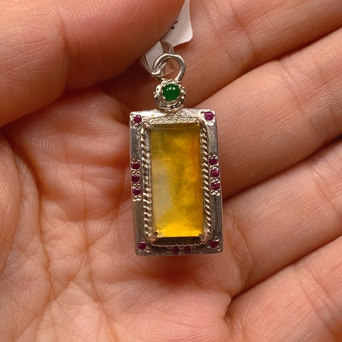 翡翠颈饰未镶嵌翡翠蛋面