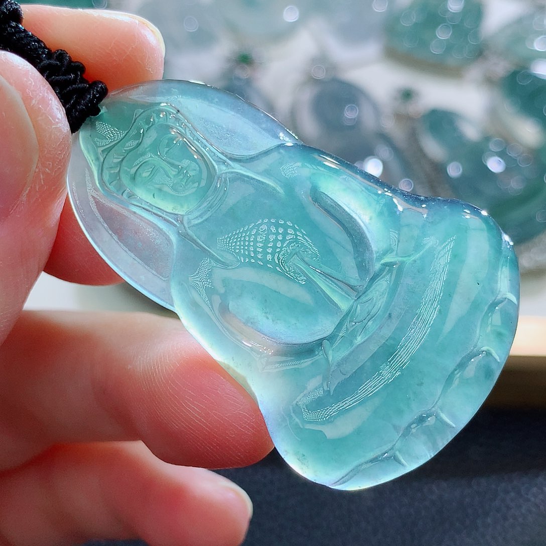 翡翠挂件未镶嵌翡翠