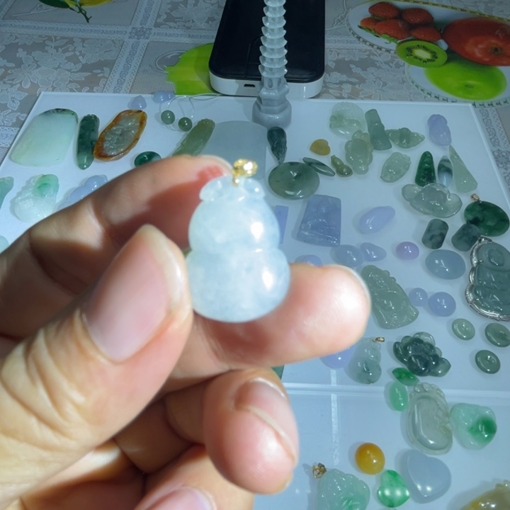翡翠18K金镶嵌颈饰