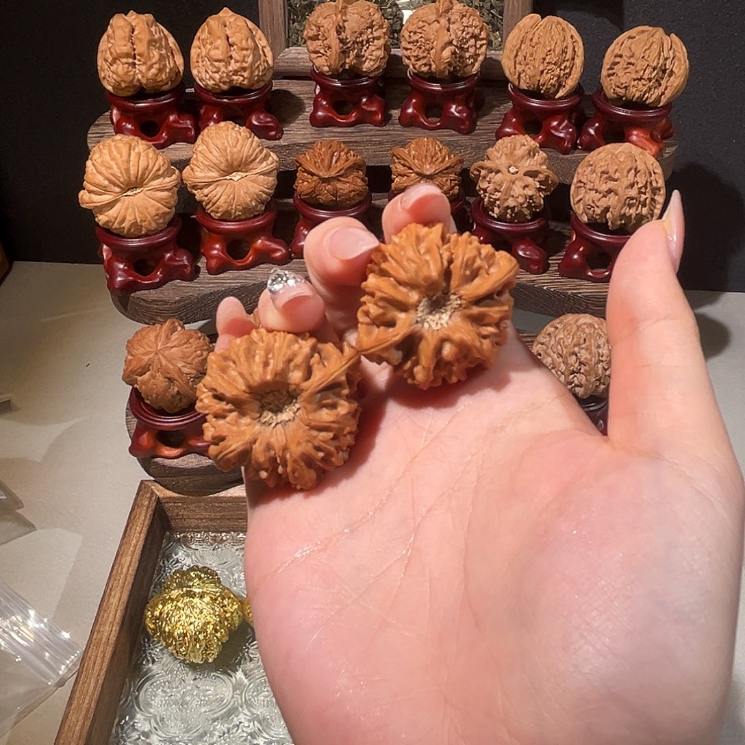 八***鱼文玩核桃把件龙门涧