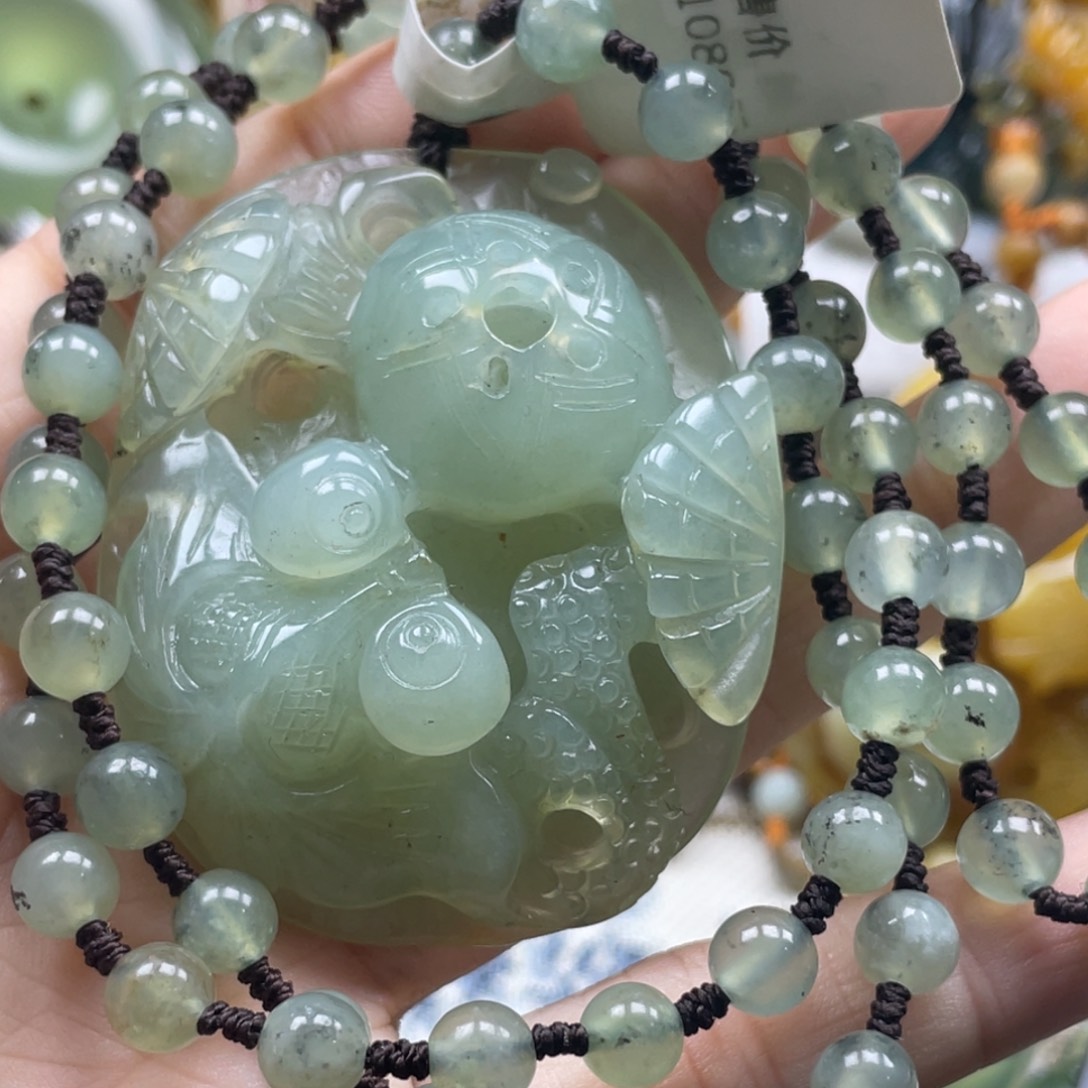 蛇纹石玉颈饰未镶嵌