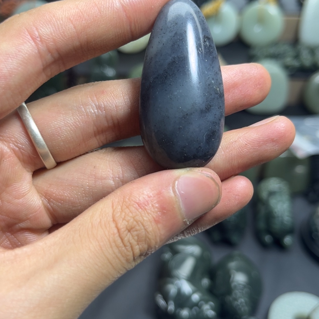 零***度和田玉未镶嵌颈饰