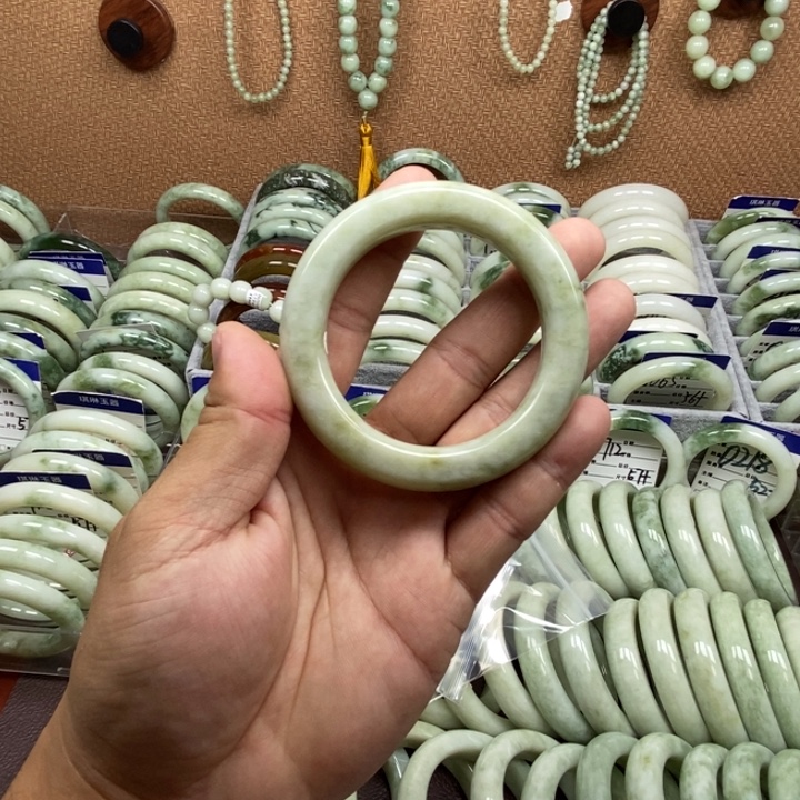 随***n蛇纹石玉未镶嵌手镯