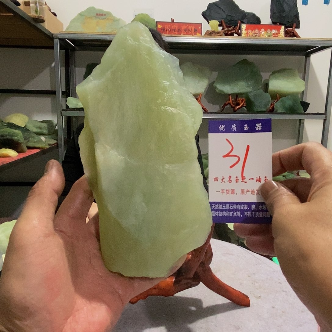 未镶嵌蛇纹石玉原石亮