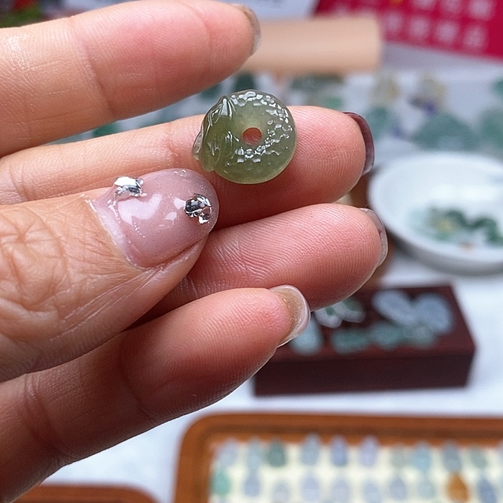 翡翠颈饰未镶嵌98988899