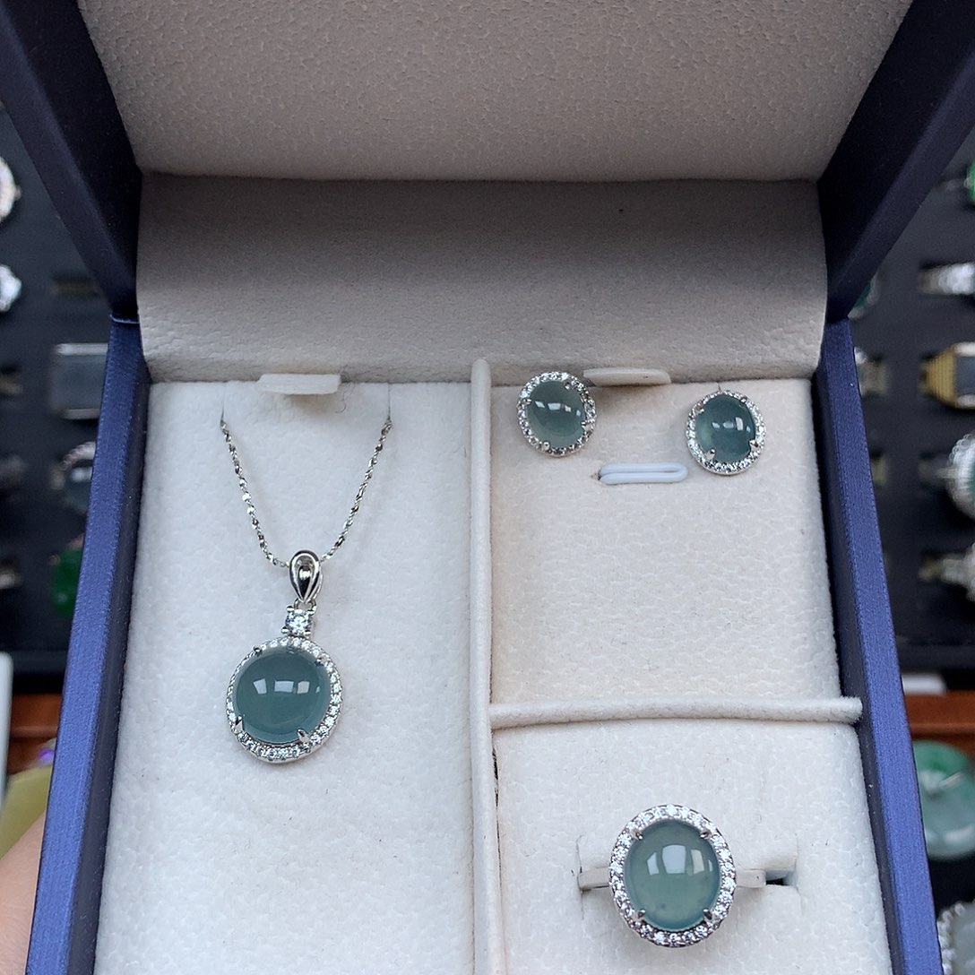 翡翠颈饰银S925镶嵌项链925