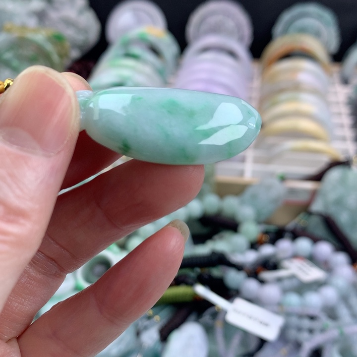 翡翠颈饰未镶嵌吊坠