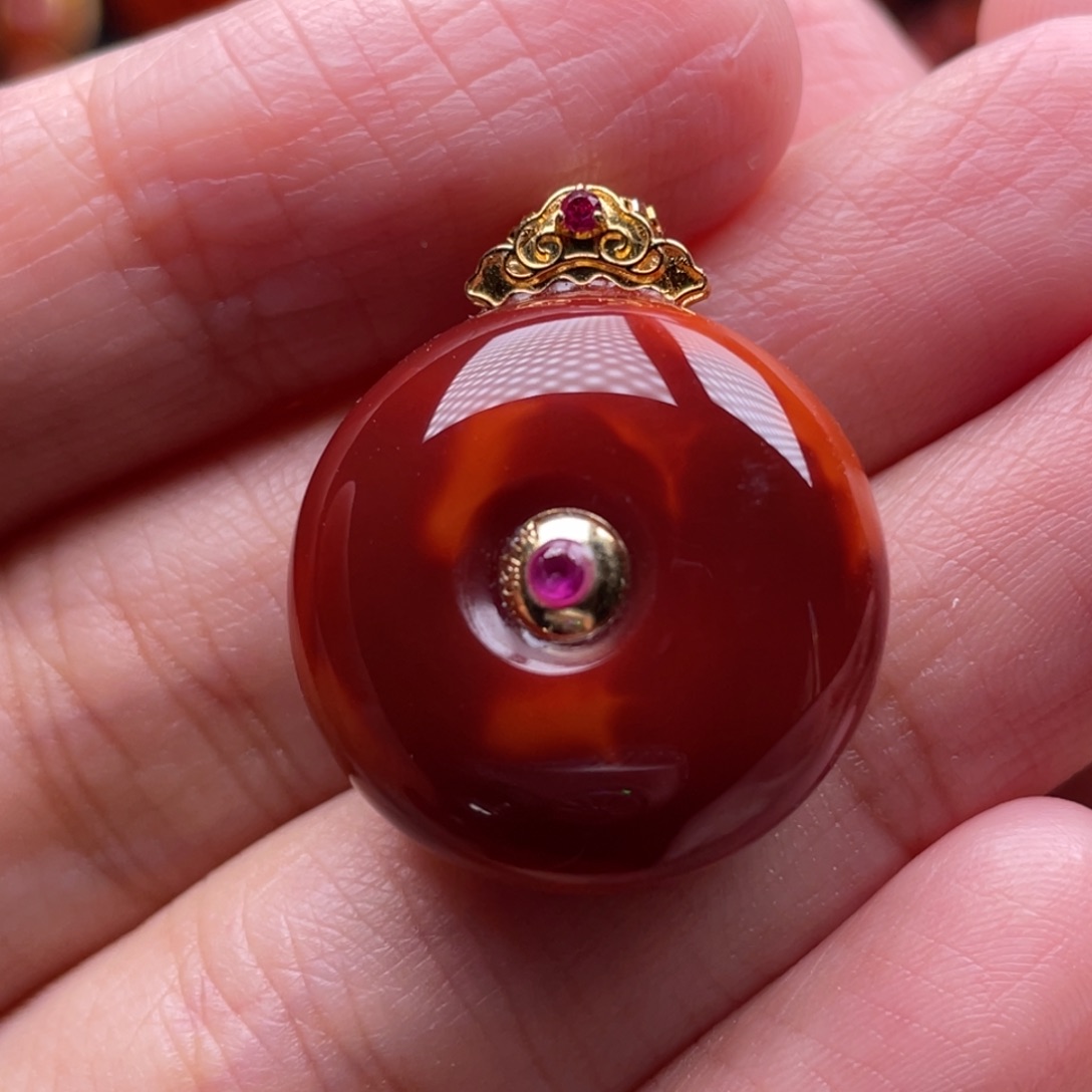 南红玛瑙18K金镶嵌珠宝奇石平安扣吊坠