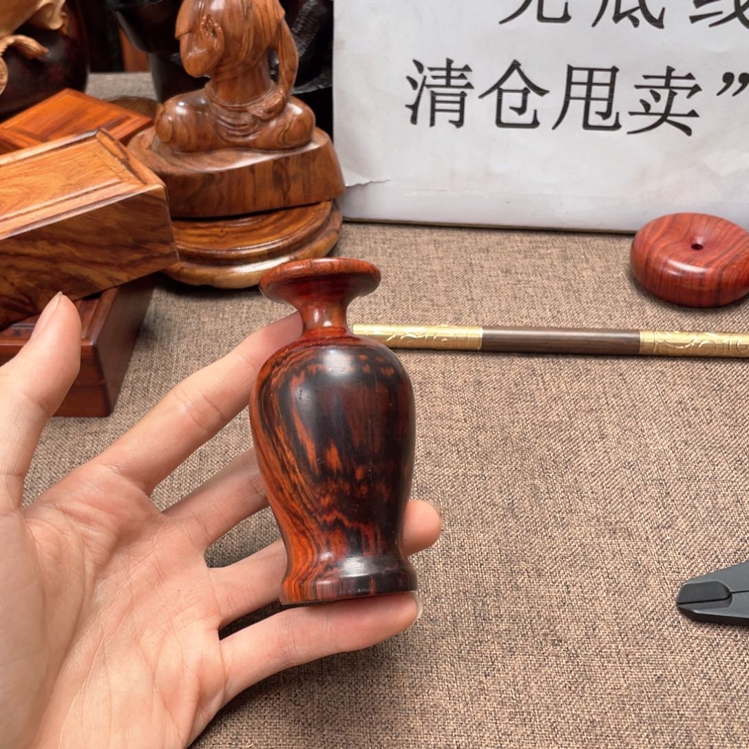 交趾黄檀（大红酸枝）花瓶