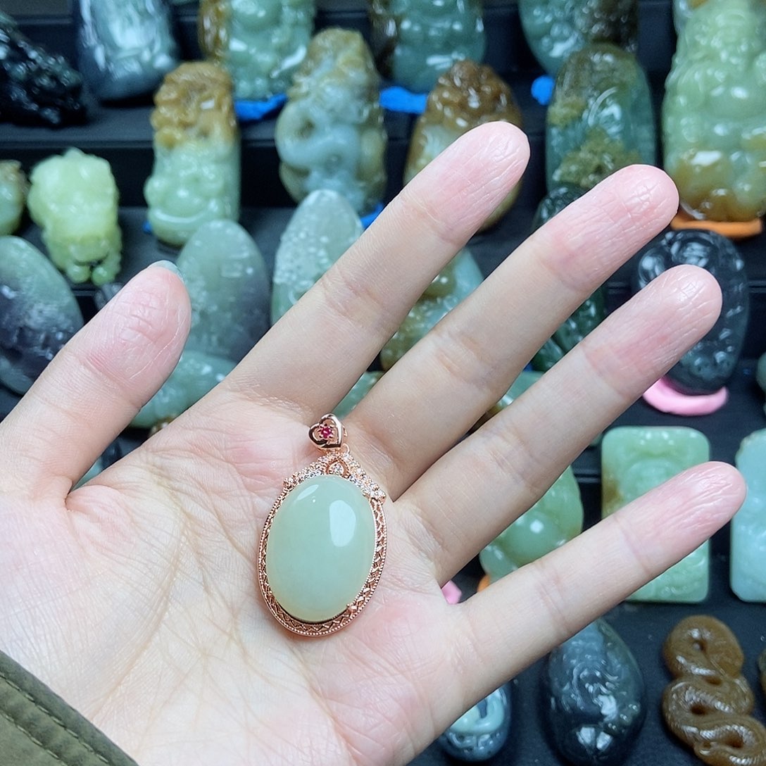 和田玉颈饰未镶嵌