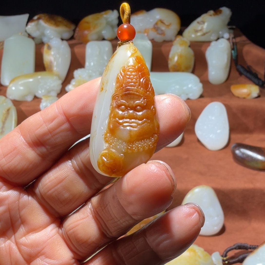阿****和田玉未镶嵌颈饰