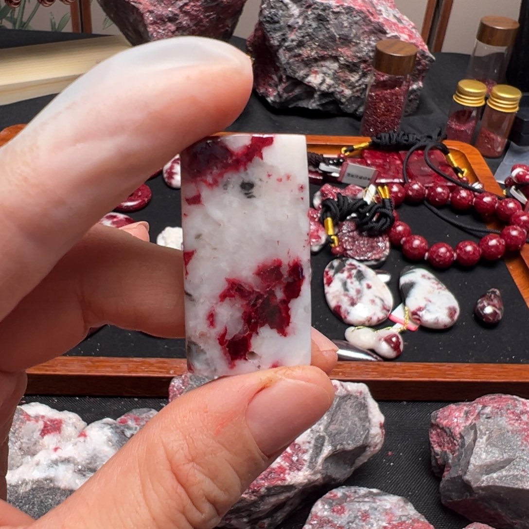 @***人天然辰砂天然朱砂原石吊坠