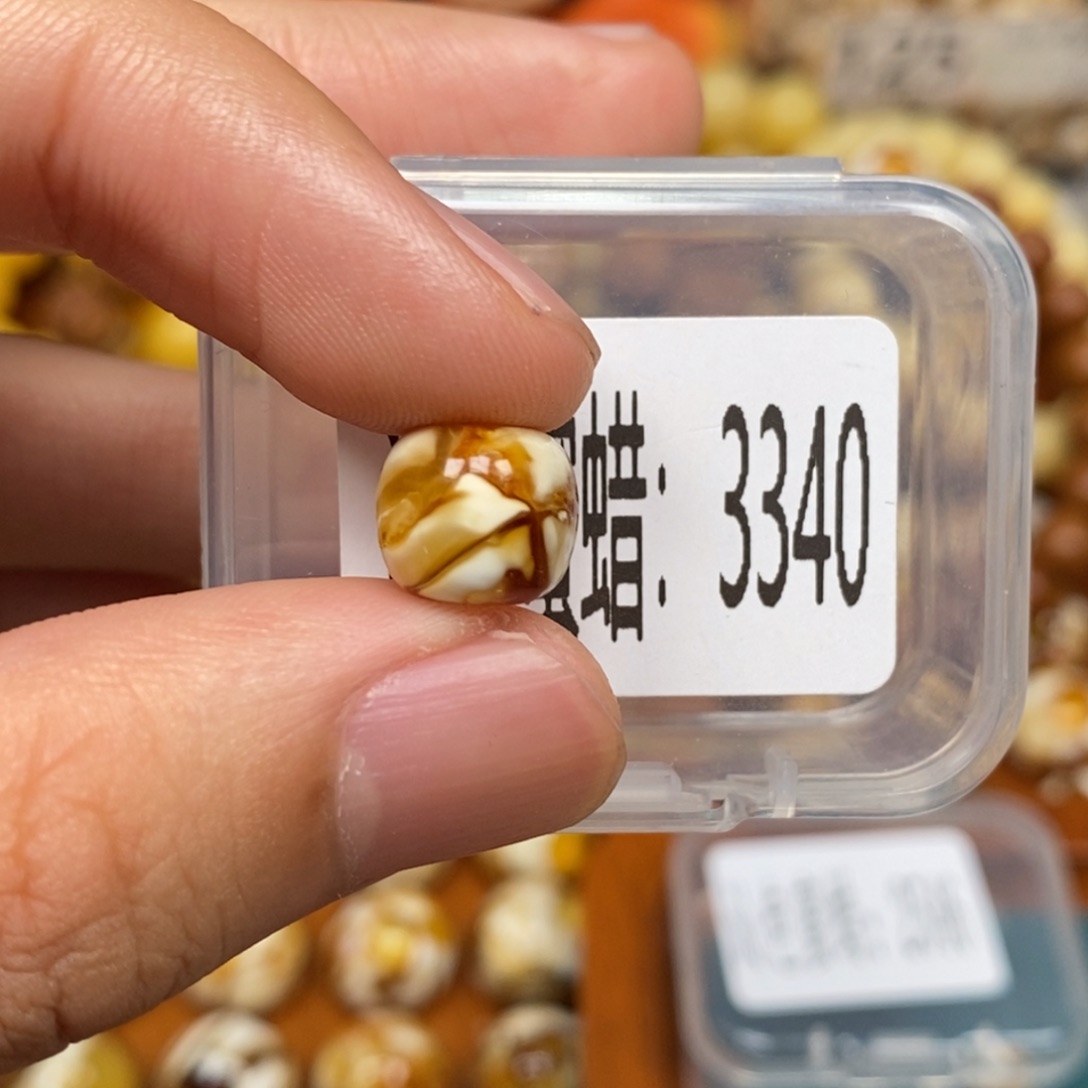 蜜蜡未镶嵌珠宝奇石3340