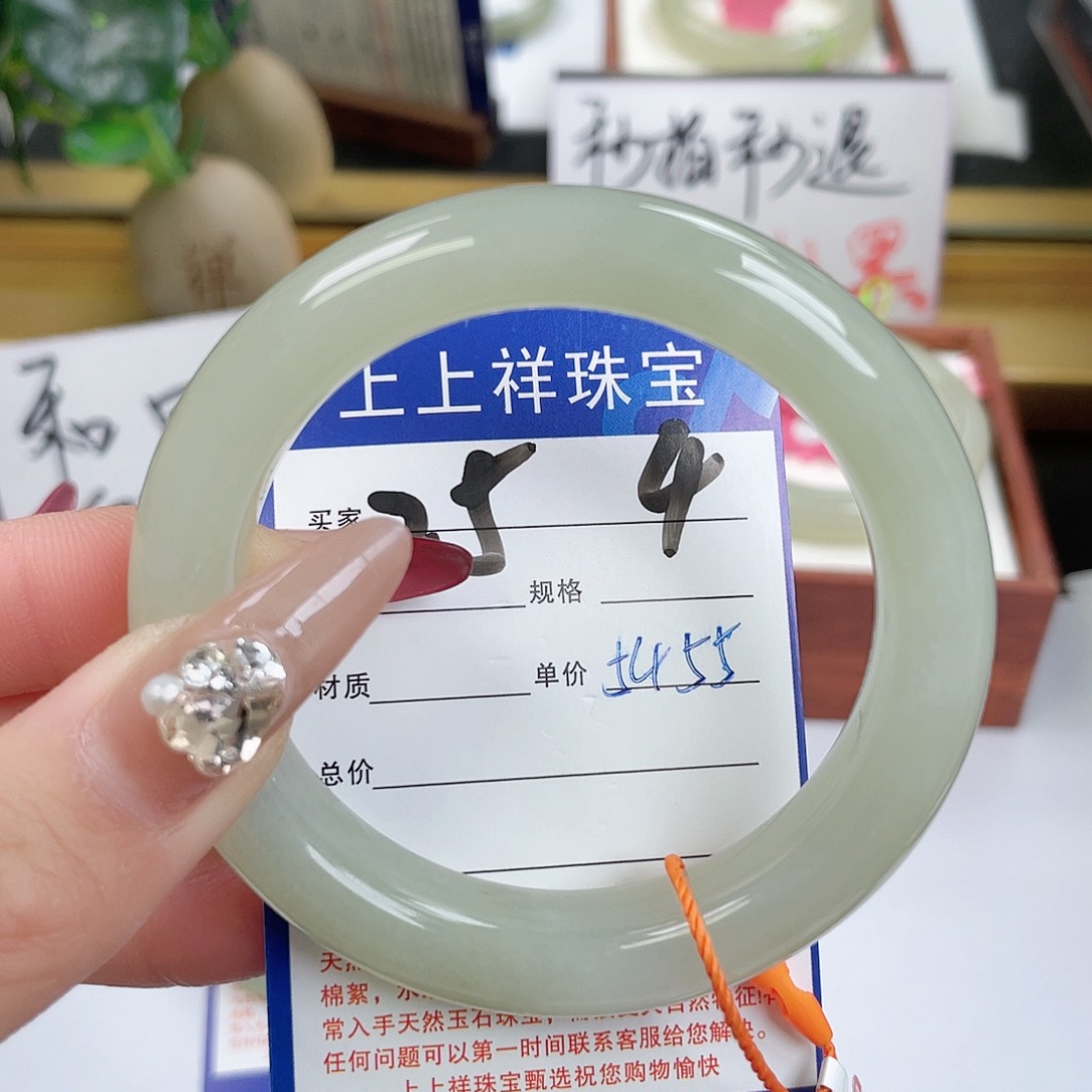 和田玉手镯未镶嵌