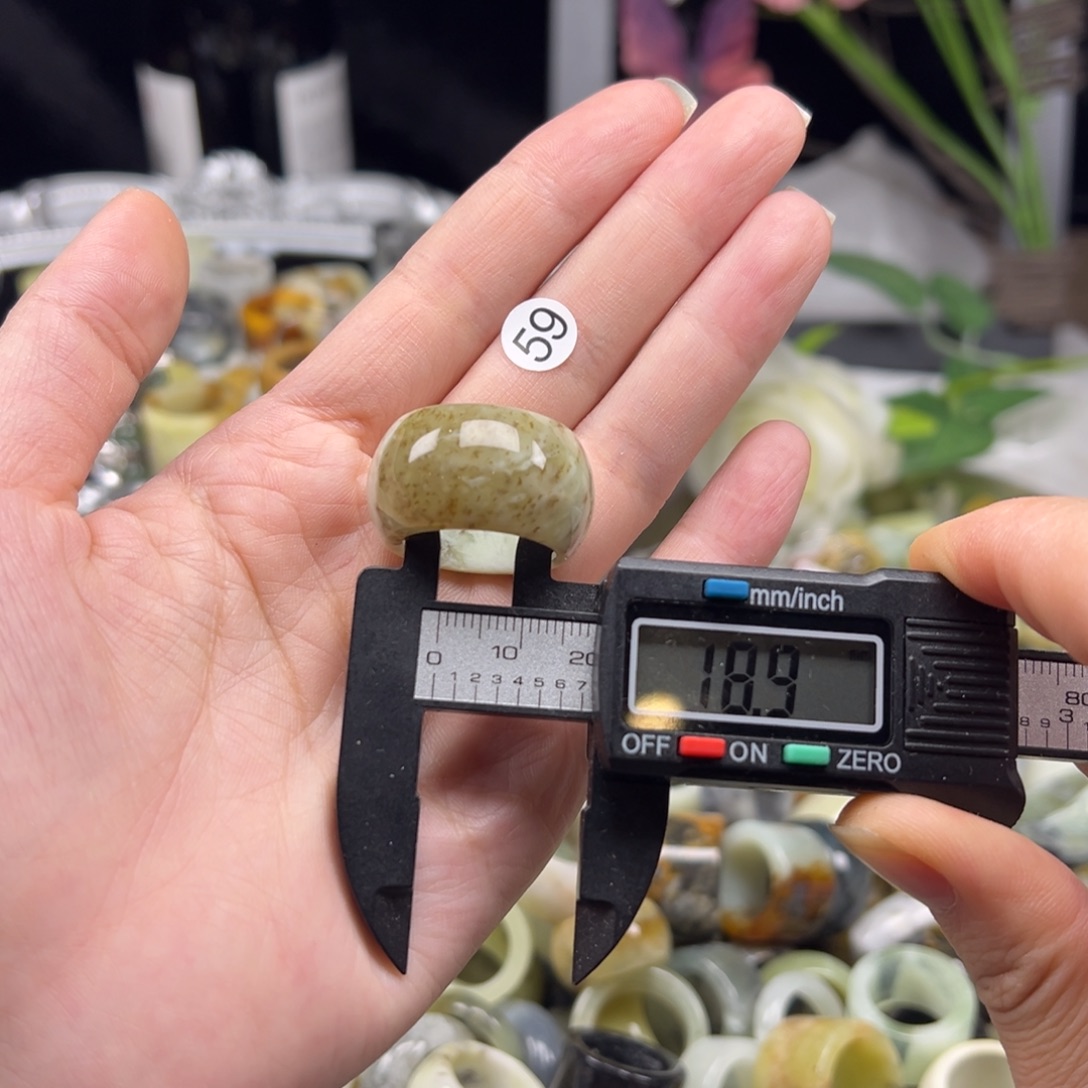 蛇纹石玉未镶嵌戒指