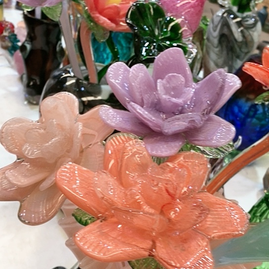 琉璃花瓶高45厘米宽9厘米